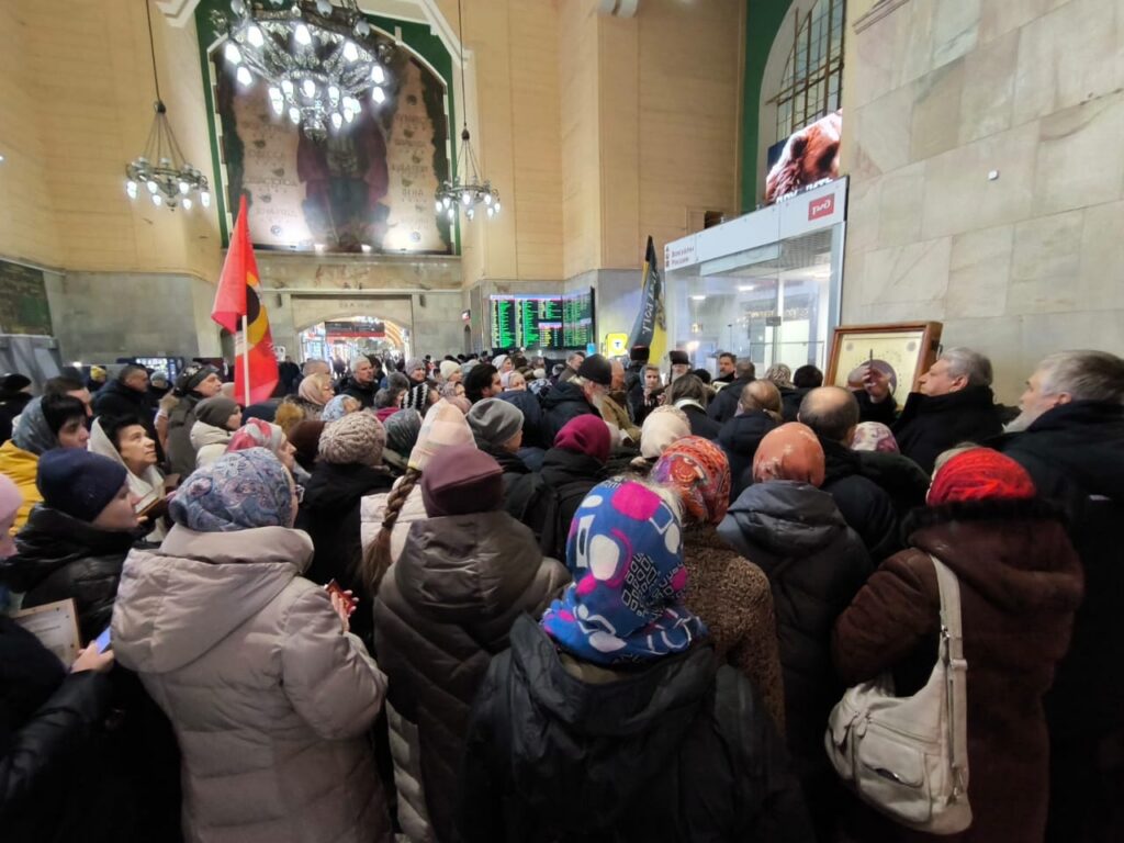 Крестный ход казаков СКВРиЗ по вокзалам г. Москвы